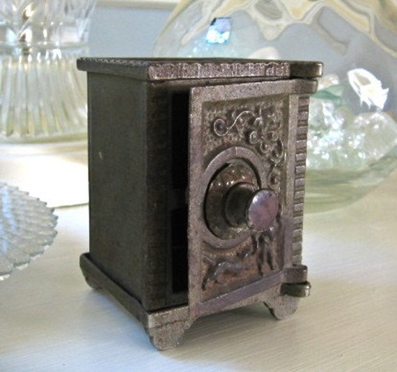 Ornate Vintage Cast Iron Safe Bank