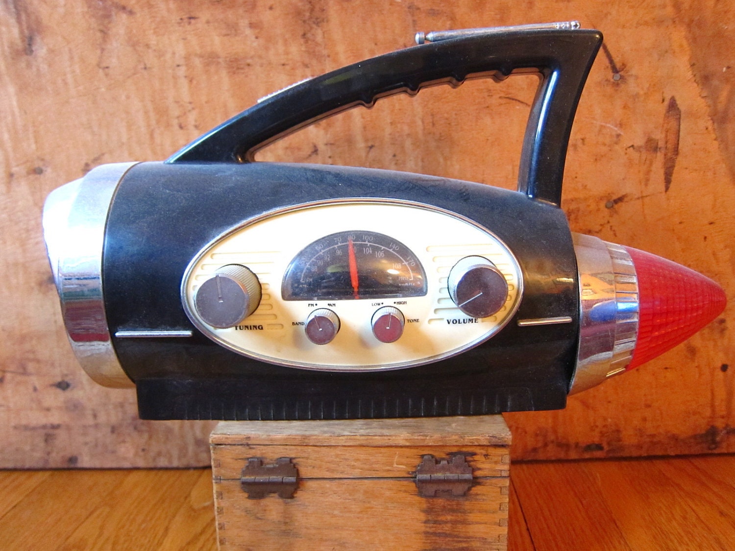 Vintage Radio Wing amfm radio and light. Saved