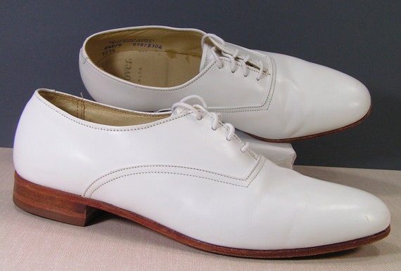 white dress shoes mens 8.5 D leather vintage by vintageshoescloset