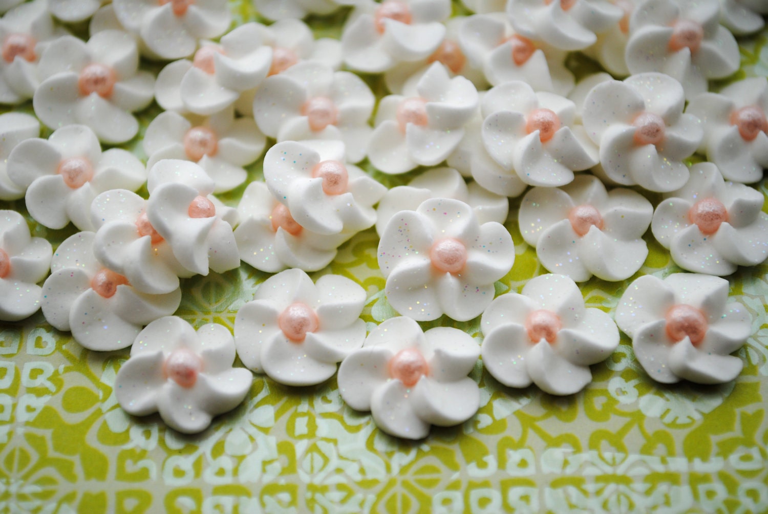 Royal Icing Flowers White Royal Icing Drop Flowers with pink