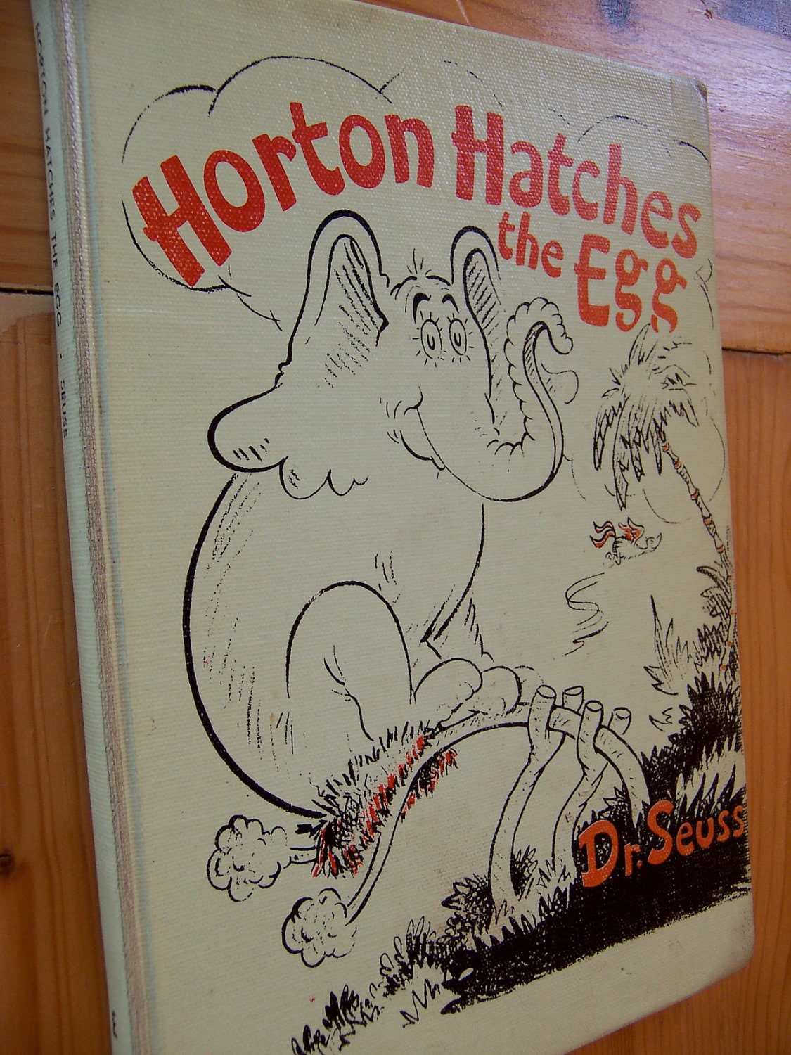 1940 horton hatches the egg