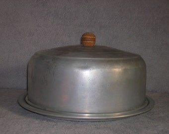 Vintage aluminum cake carrier or saver