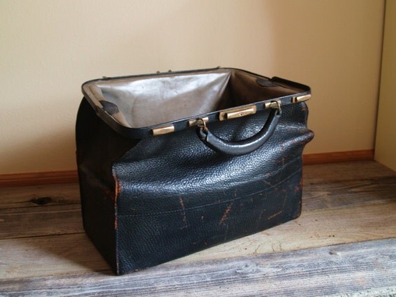 Items similar to Vintage Doctors Bag - Leather Handbag/Purse - Antique ...