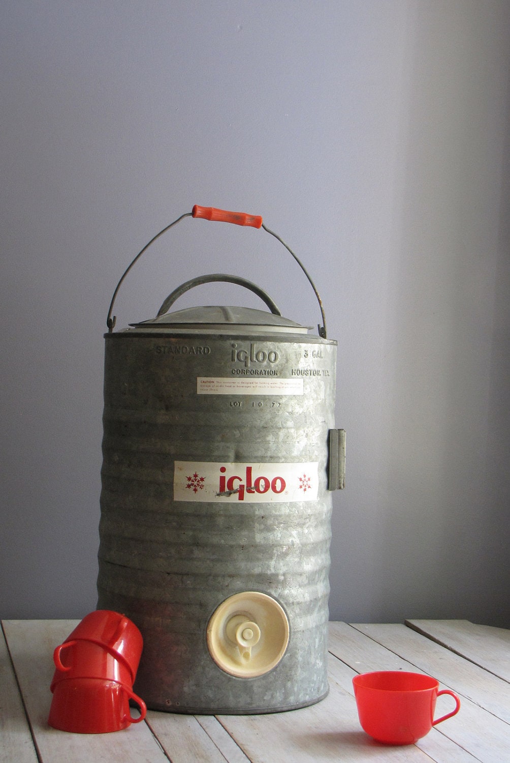 vintage igloo water cooler red handled