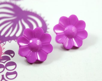 Flower Plastic Buttons - Purple Pink Flower in Full Bloom Plastic Buttons. 10 in a set, 0.63 inch