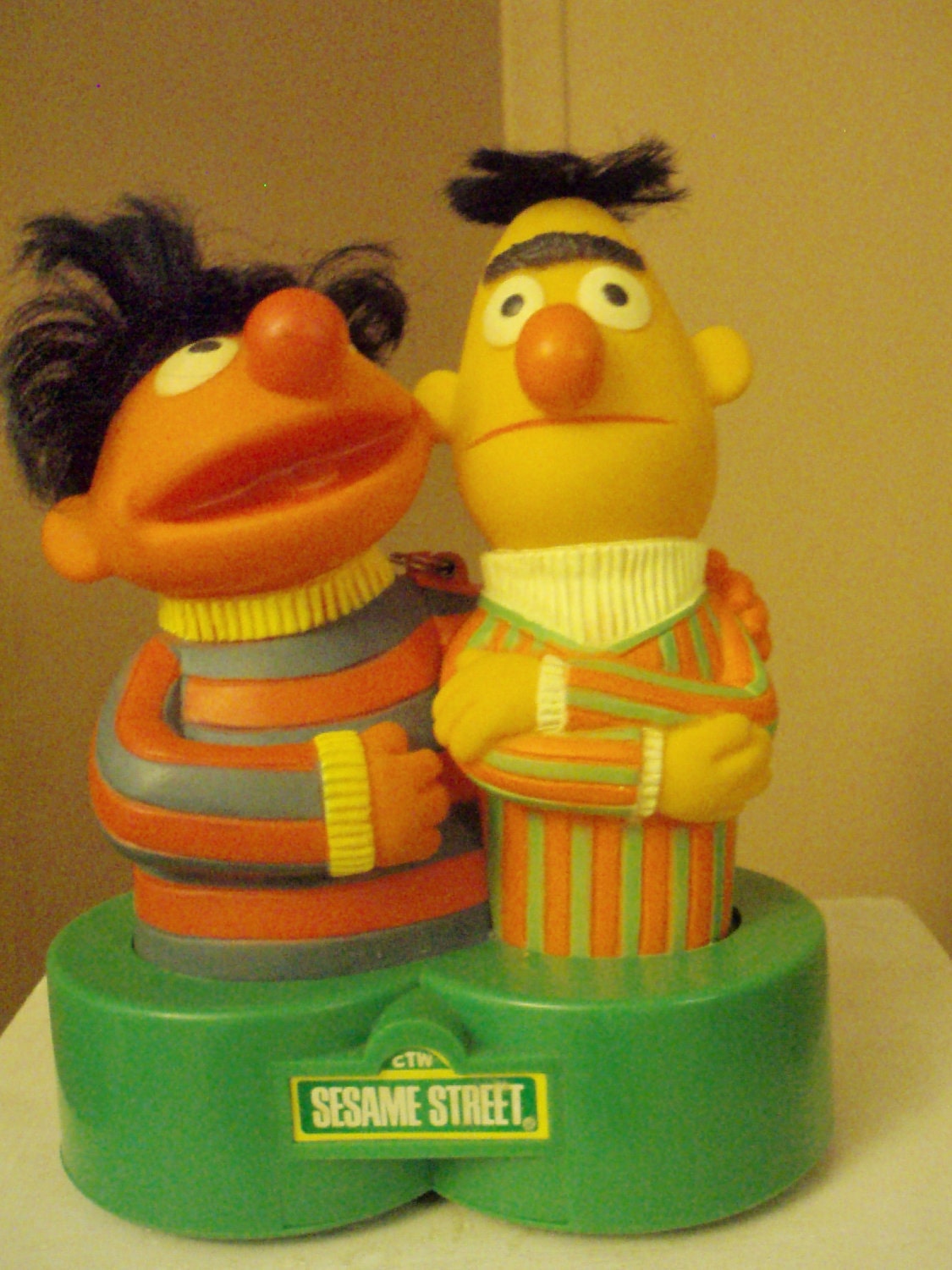 Vintage Sesame Street Bert 'n Ernie Am Portable Radio