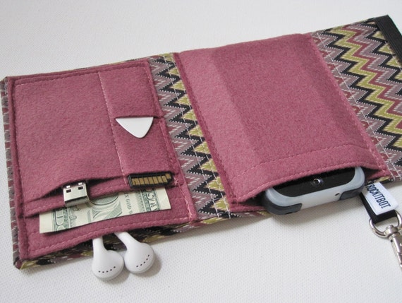 Nerd Herder gadget wallet in Chevron Chic for iPod by rockitbot