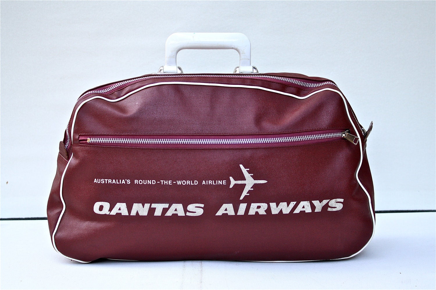 cabin size luggage qantas