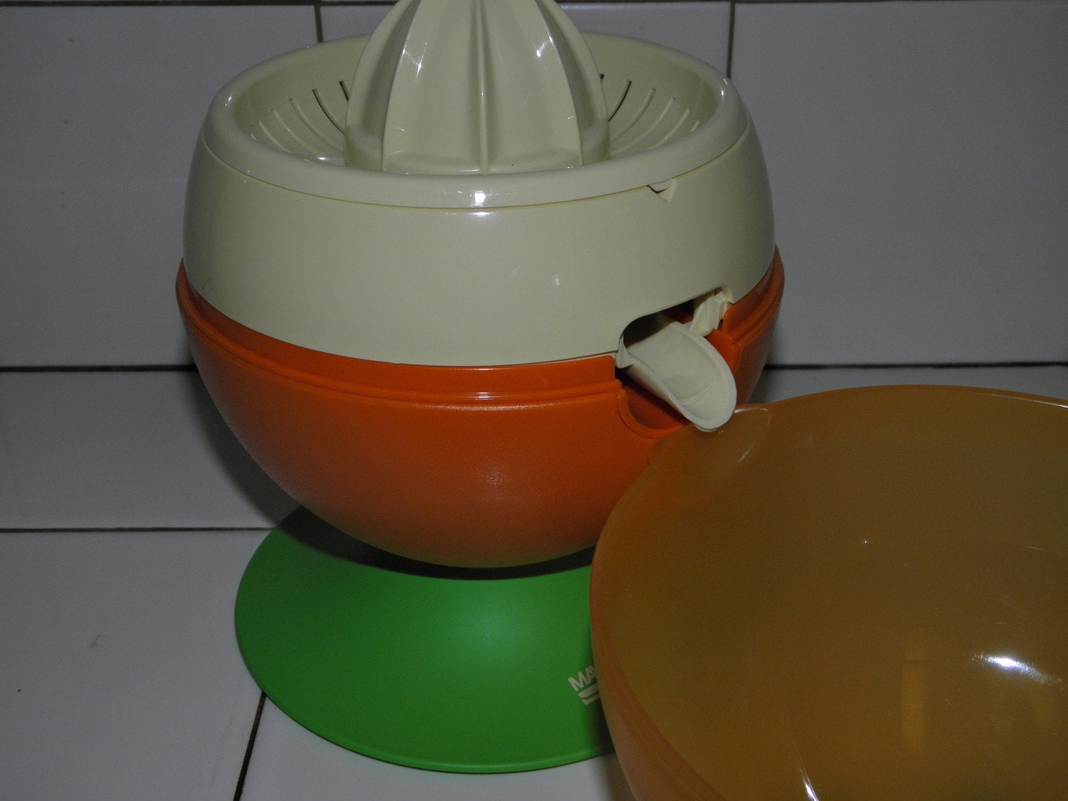 Sale TUPPERWARE 1990 VINTAGE JUICER