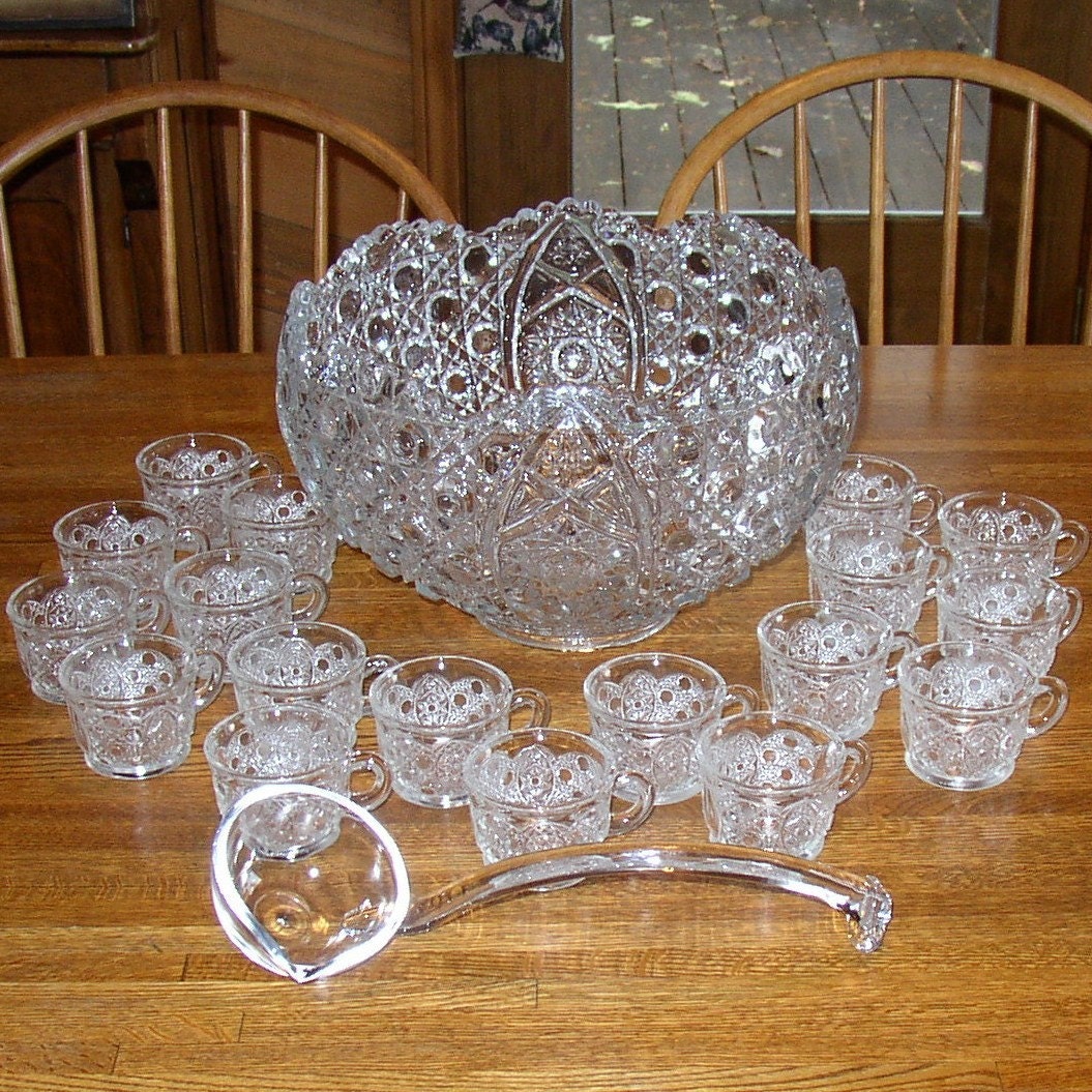 20 Piece Daisy and Button Punch Bowl Set by L E Smith