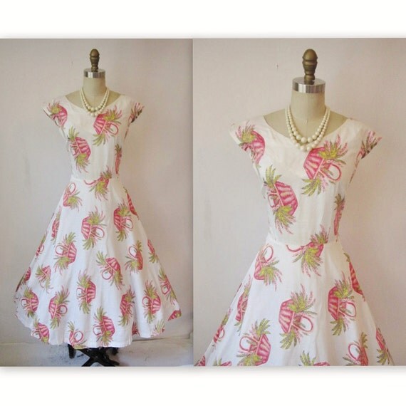 50's Novelty Print Dress // Vintage 1950's by TheVintageStudio