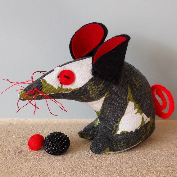 FRANCIS a Retro Mouse made with vintage 60s fabric Black