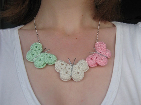 Butterfly crochet necklace - Green, white and pink