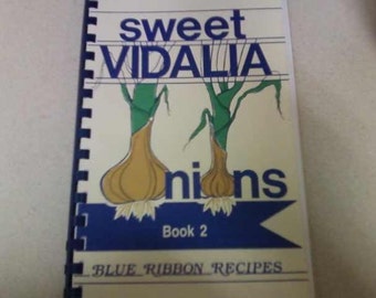 Sweet Vidalia Onions book 2 Blue Ribbon Recipes autographed by author 1986