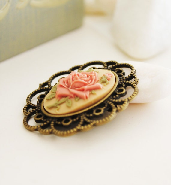 Victorian Flower Bouquet Brooch. Vintage Pink