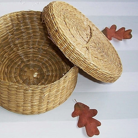 Vintage Woven Reed Basket Round with Lid