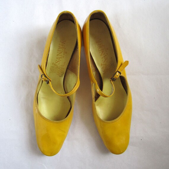 vintage 60s patent yellow mary janes 9 by OmniaVTG on Etsy