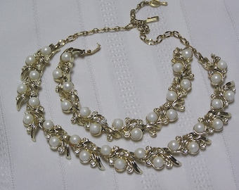 Vintage Sarah Coventry Royal Ballet..Bridal..Pearls and rhinestone necklace and bracelet