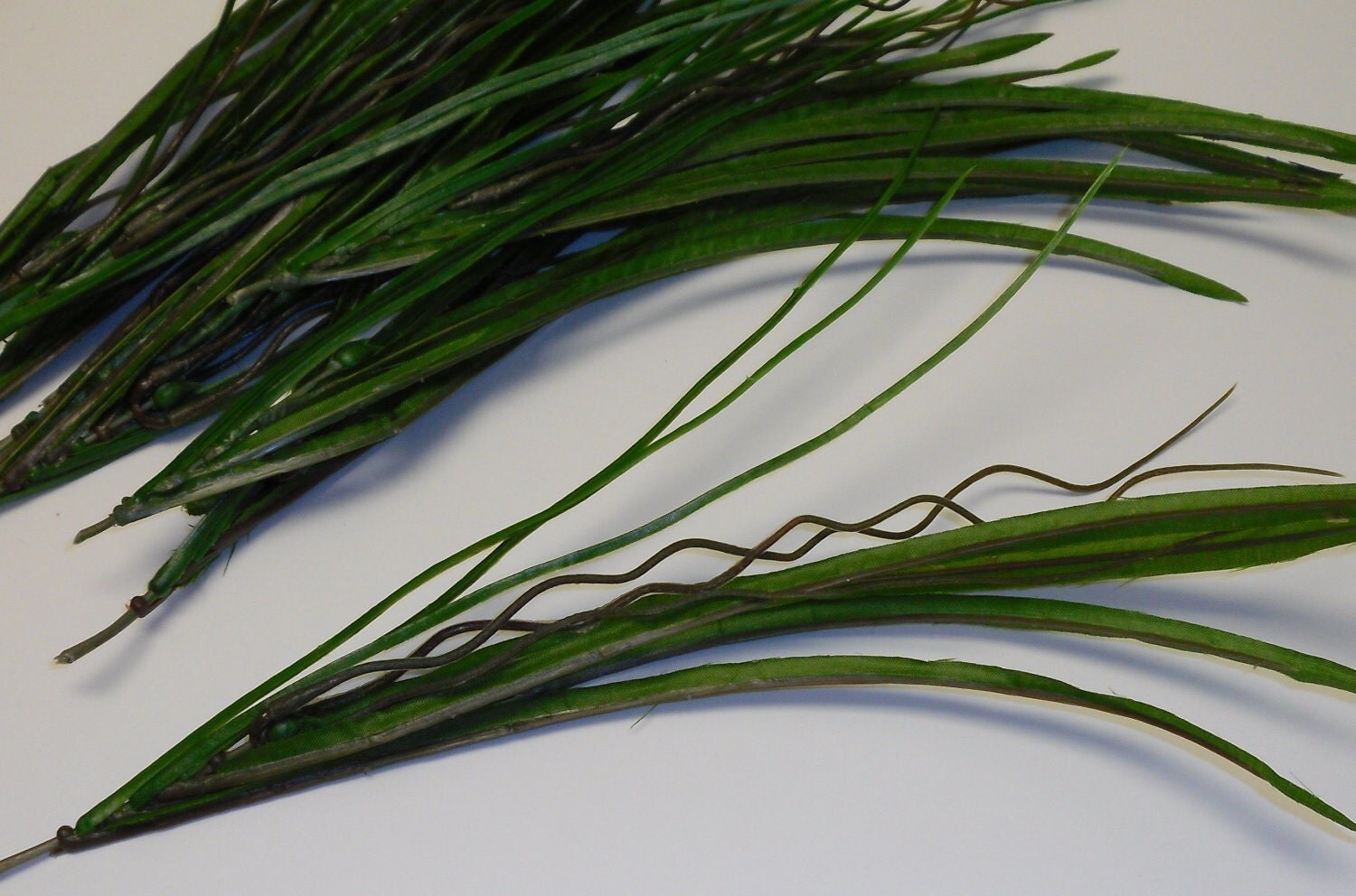Artificial Grass 20 Stems of Tall Grass with Curly Plastic