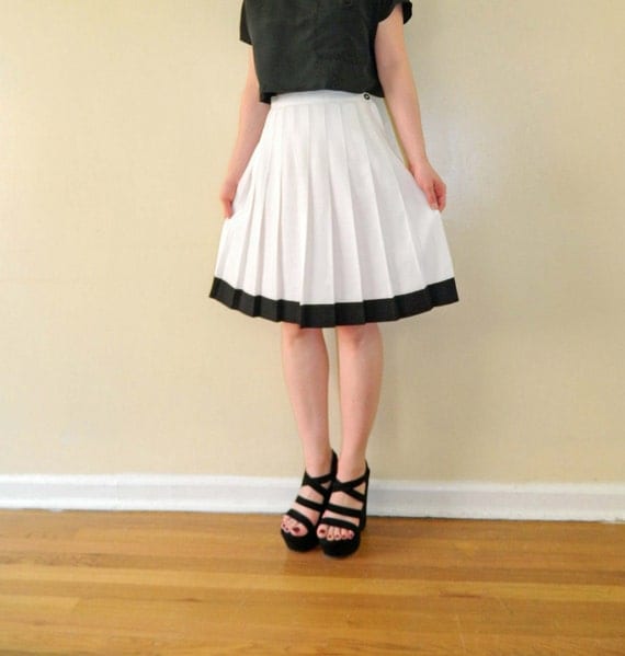 Pleated Skirt White Black Contrast Trim Medium