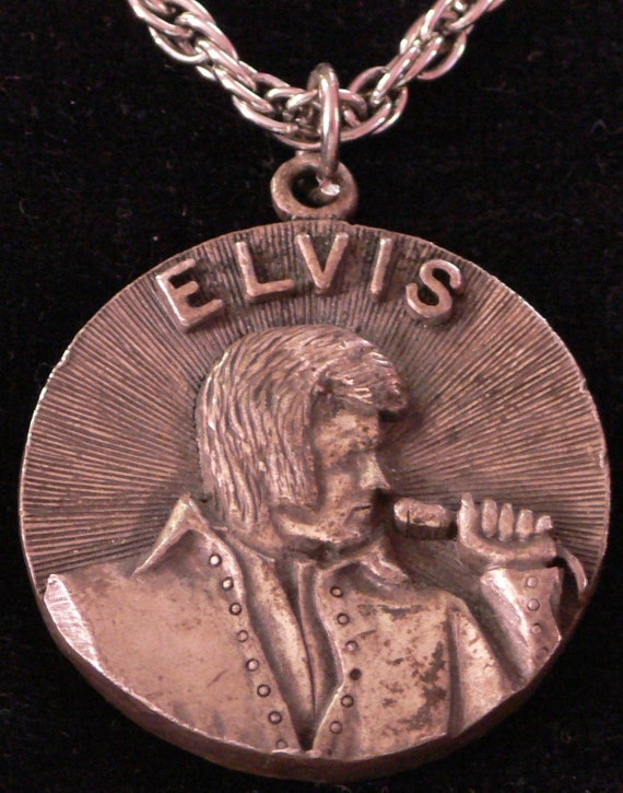 The King Of Rock And Roll Elvis Presley Medallion Necklace 