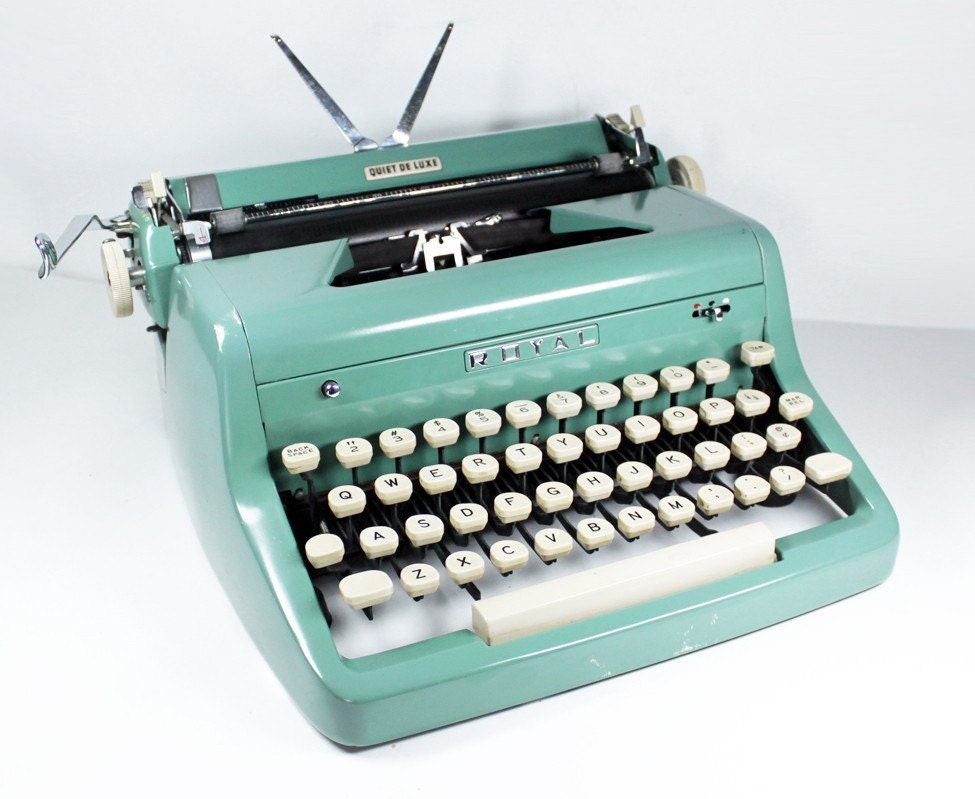 Vintage Royal Quiet DeLuxe Manual Typewriter: Sea Green
