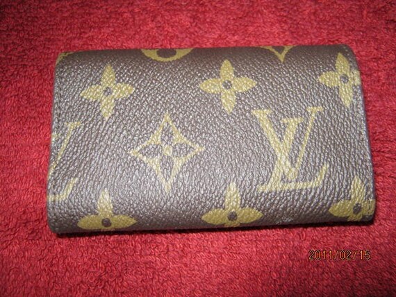 white louis vuitton keychain wallet