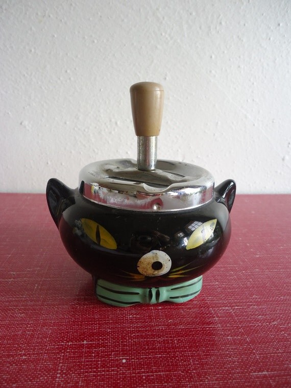 Vintage Ceramic Cat Head Ashtray with Working by