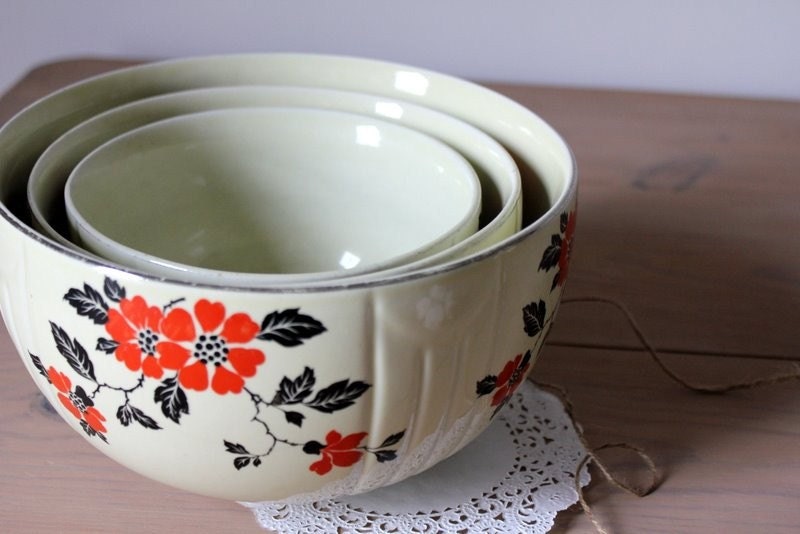 Vintage Hall Red Poppy Mixing Bowls Set of 3