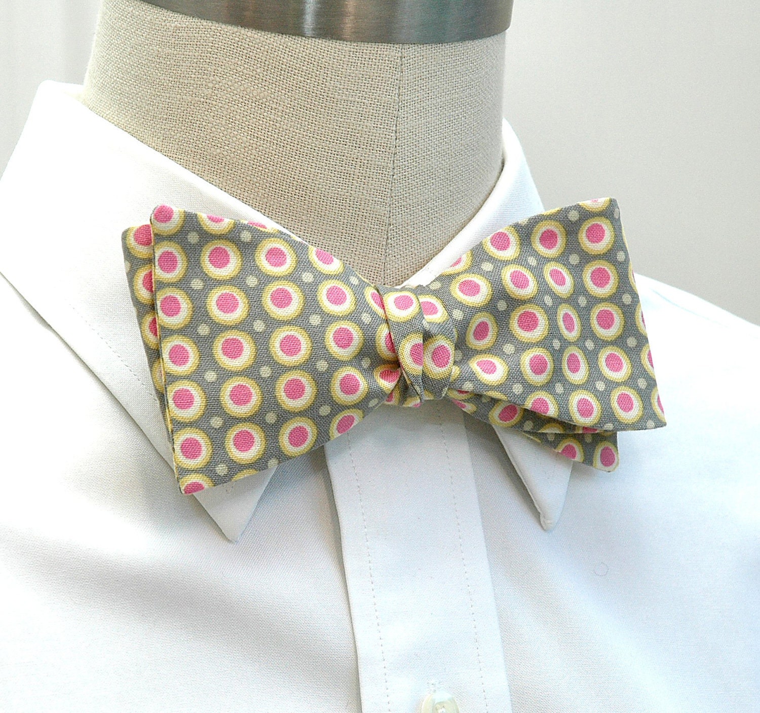 Men's Bow Tie in grey with yellow and pink dots self-tie