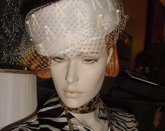Vintage White Pillbox Hat - US shipping included