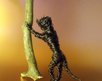 Stood up wire cat sculpture