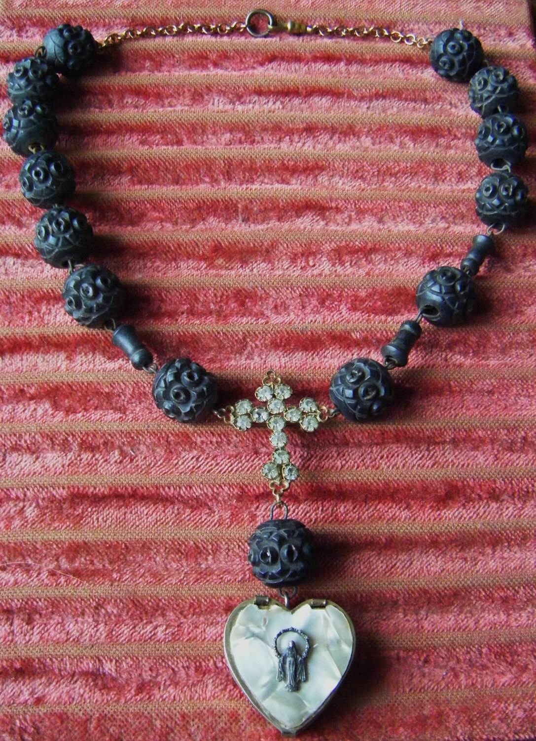 Religious French necklace reliquary mop sacred heart locket