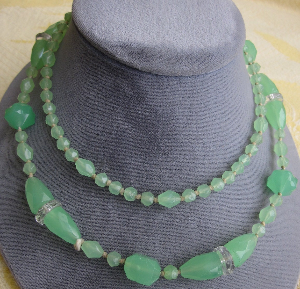 Roaring '20s Jadeite Green Glass Flapper Bead Necklace