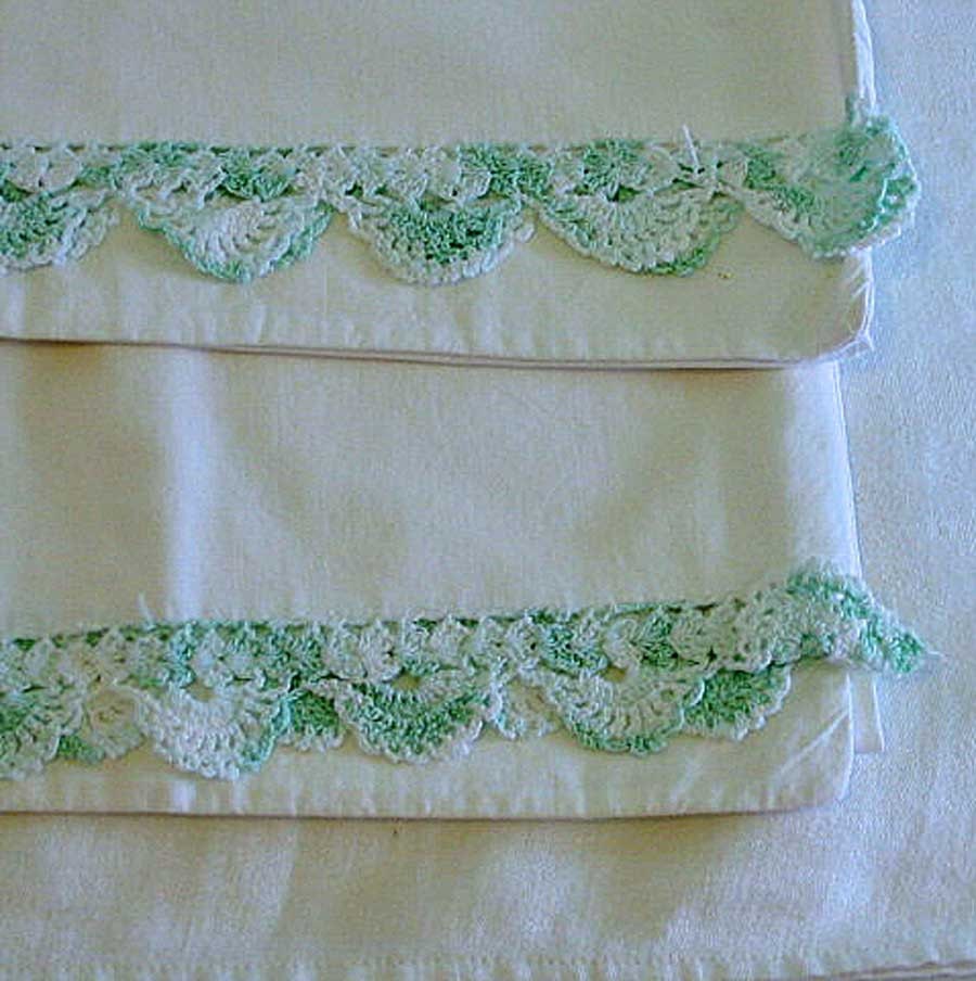 2 GREEN CROCHET LACE Pillowcases Handmade Scallops Vintage