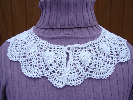 Victorian Pineapple & Scallop Crocheted Collar
