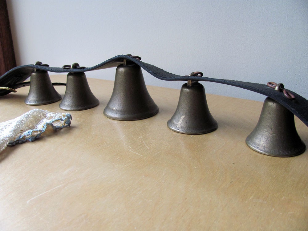 Sleigh Carriage Horse Christmas Bells Brass by HilltopTimes