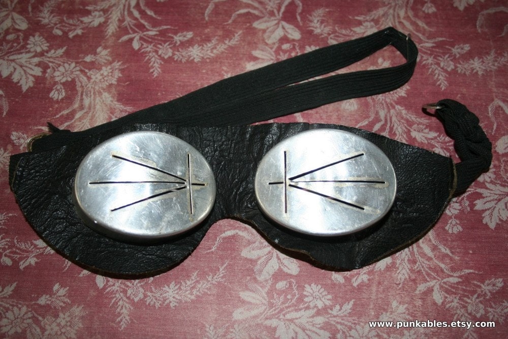Vintage snow goggles