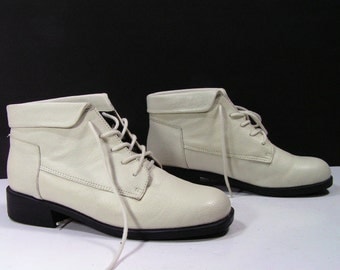 ankle boots womens 7 M B white bone booties shoes barn pixie vintage