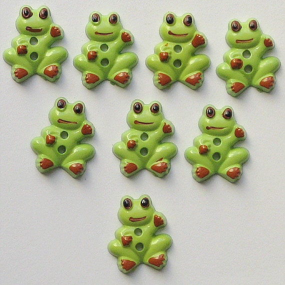 18 Green Frog Buttons BUT111