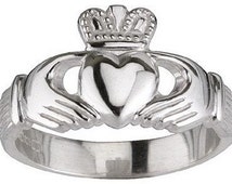 silver engravable claddagh ladies wedding ring