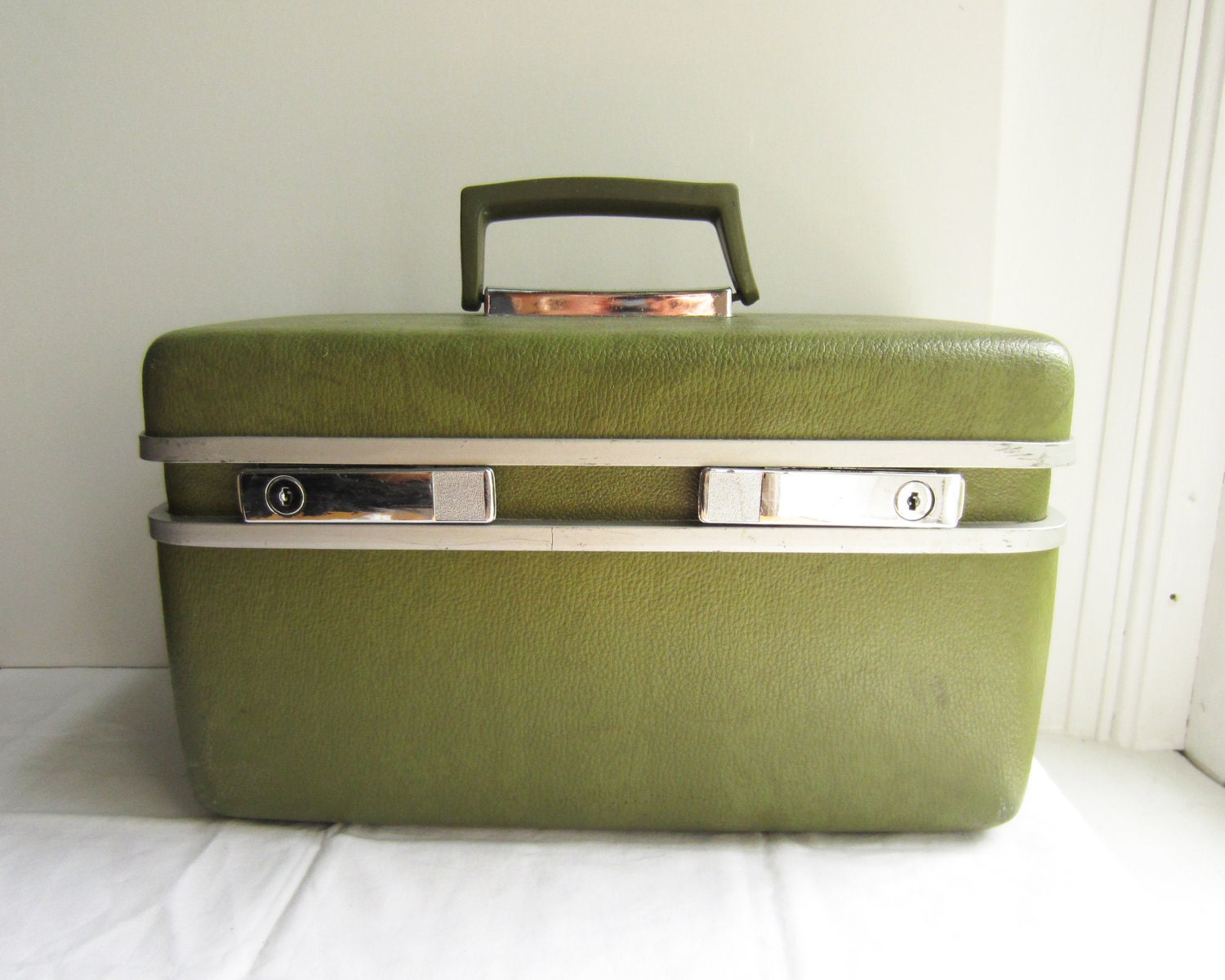 Vintage Train Case Green Royal Traveller For your by TheeLetterQ
