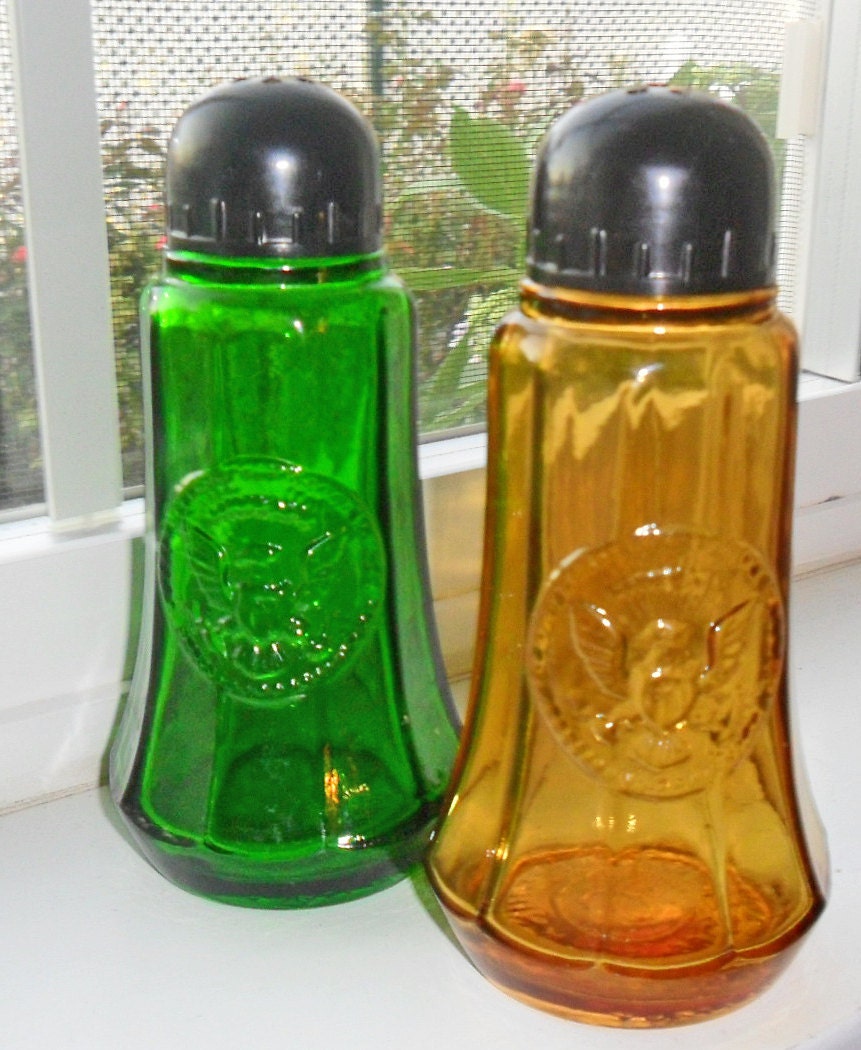 vintage glass salt and pepper shakers crownford 1966