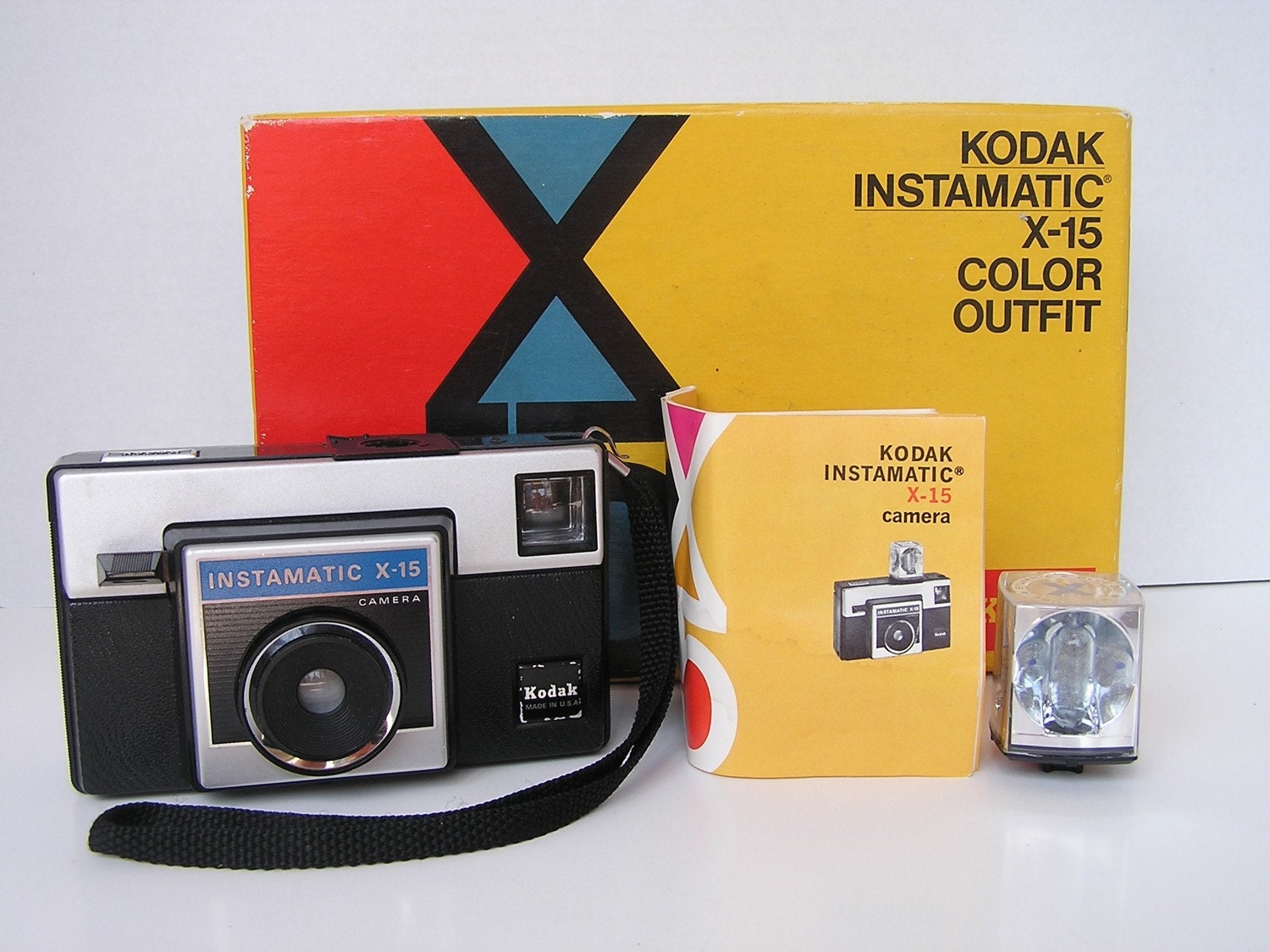 Kodak Instamatic X15 Color Outfit Flash Cube Camera