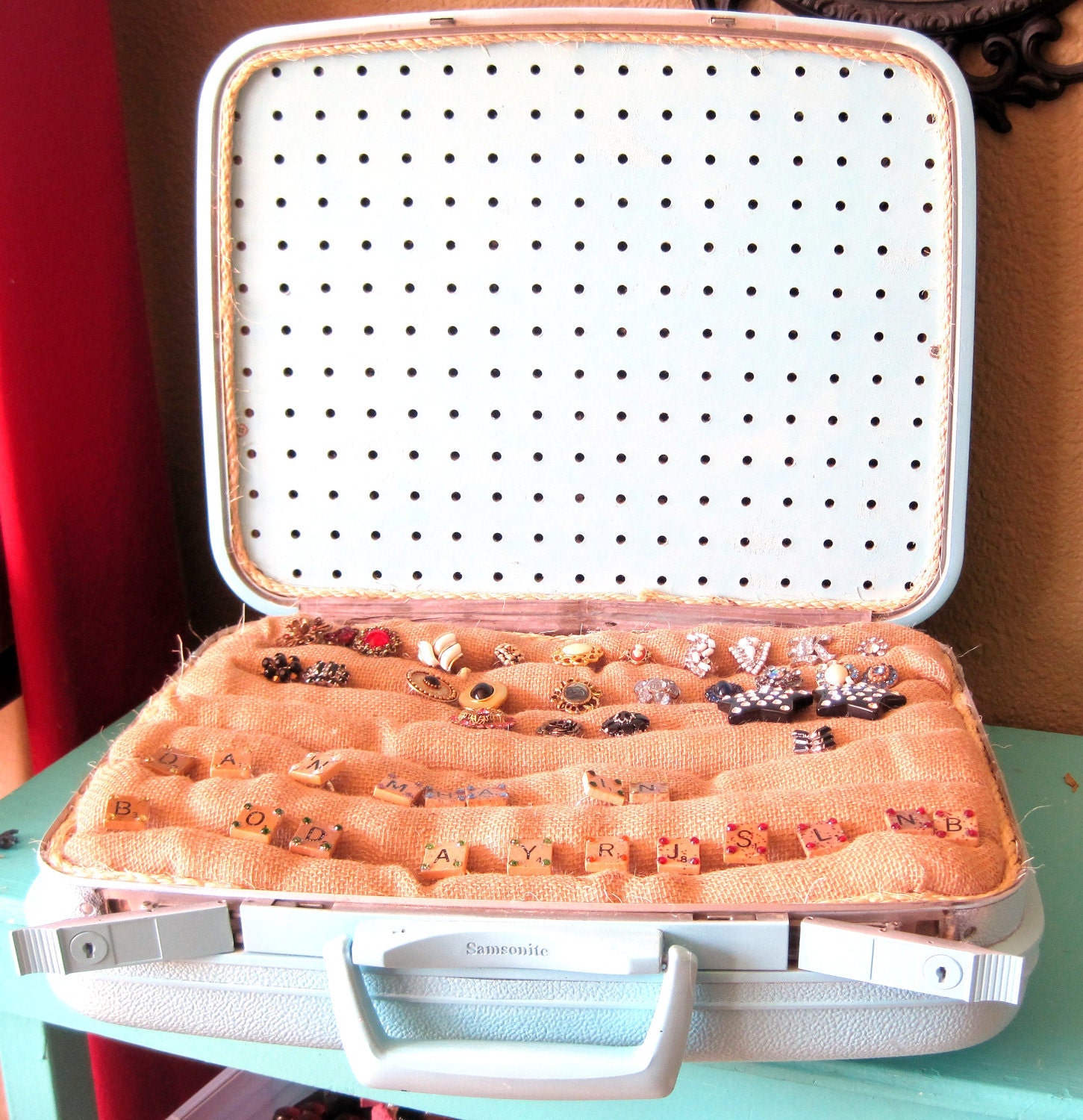 Vintage Suitcase Display 10