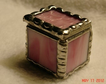 1 x 1 x 1 Tiny Ring Stained Glass Box in Creamy Pink and White