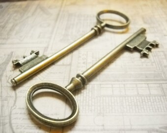 Big Keys-Large Skeleton Key-Antiqued Bronze Key Pendant-80mm 3 inch Old Fashioned Key Large Key Pendant