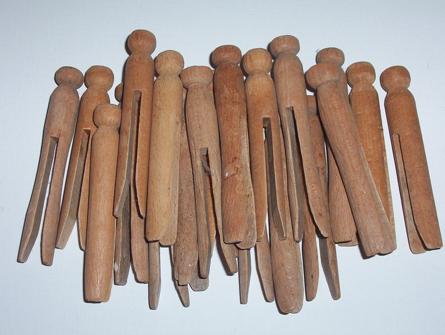 25 Round Wooden Clothes Pins by AtticPicker on Etsy