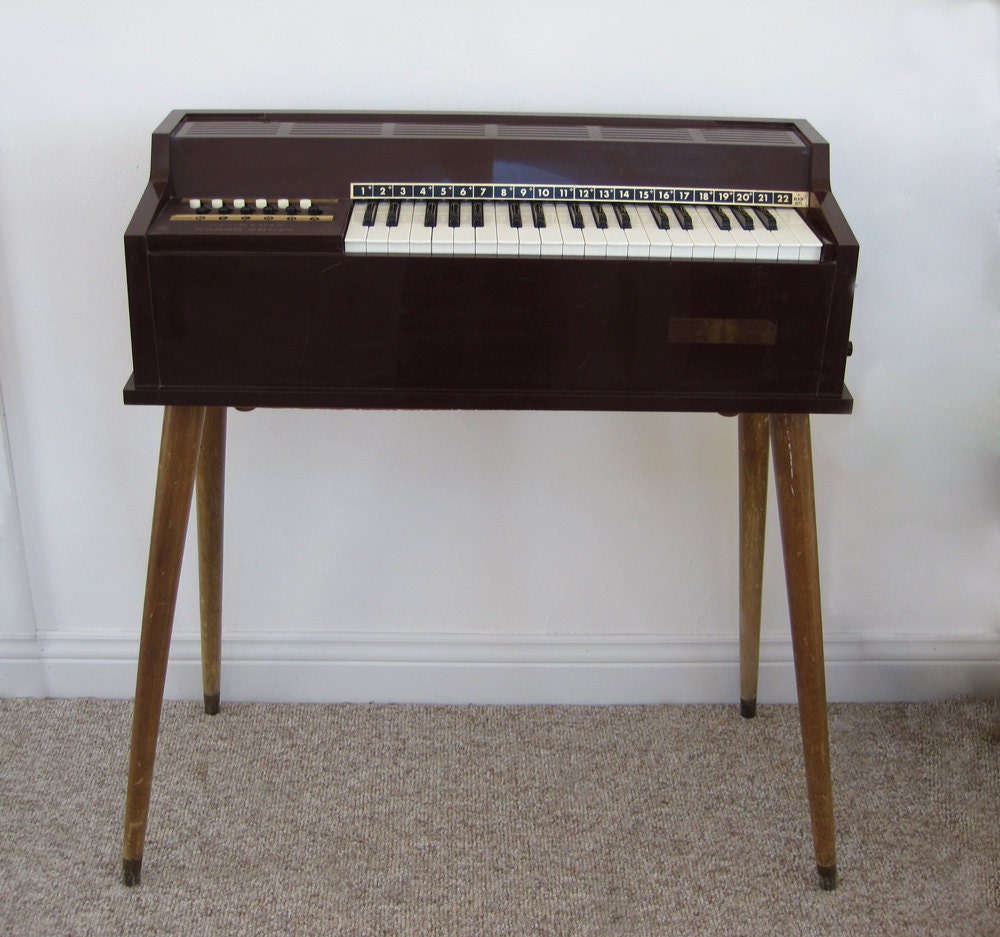 Magnus Electronic Chord Organ Model 391 with Legs Mid Century