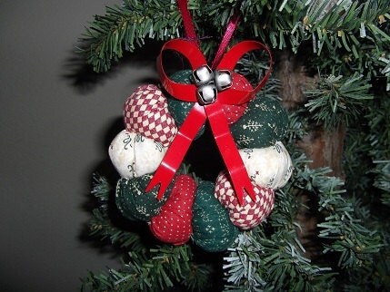 Christmas Ornament - Puff Wreath - Burgandy/Hunter Green/ Offwhite